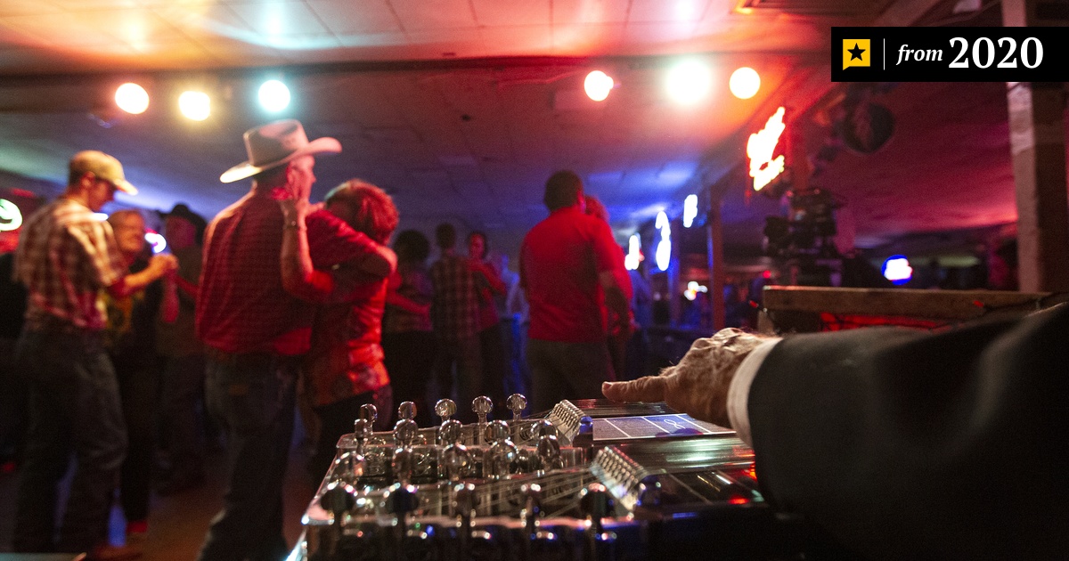 Texas reopening Here are the rules for bars, day cares, sports, zoos